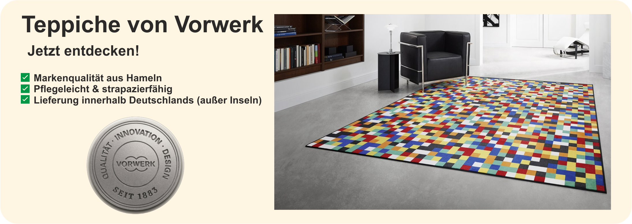 „Werbebild für Vorwerk Teppiche mit modernem Wohnraum und Qualitätssiegel – Markenqualität aus Hameln, pflegeleicht und strapazierfähig“